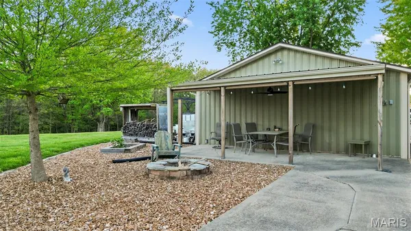 $329,900 | 28 Log Lane, Irving, IL 62051