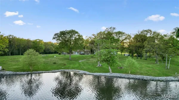 $329,900 | 28 Log Lane, Irving, IL 62051