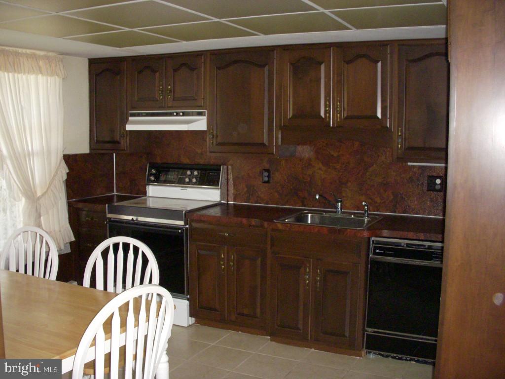 446 Revere Road Lancaster, PA 17601 - Photo 6 of 13 Gallery Image 6