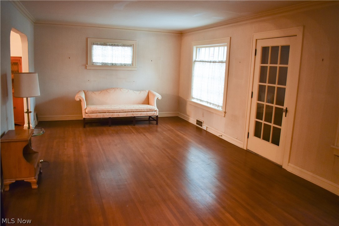 910 Beverly Road Cleveland, OH 44121 - Photo 11 of 32 Gallery Image 11