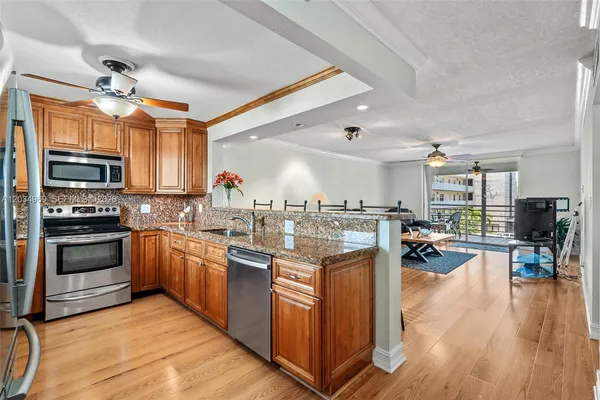 $275,000 | 325 Southeast 11th Terrace, Unit 308, Dania Beach, FL 33004