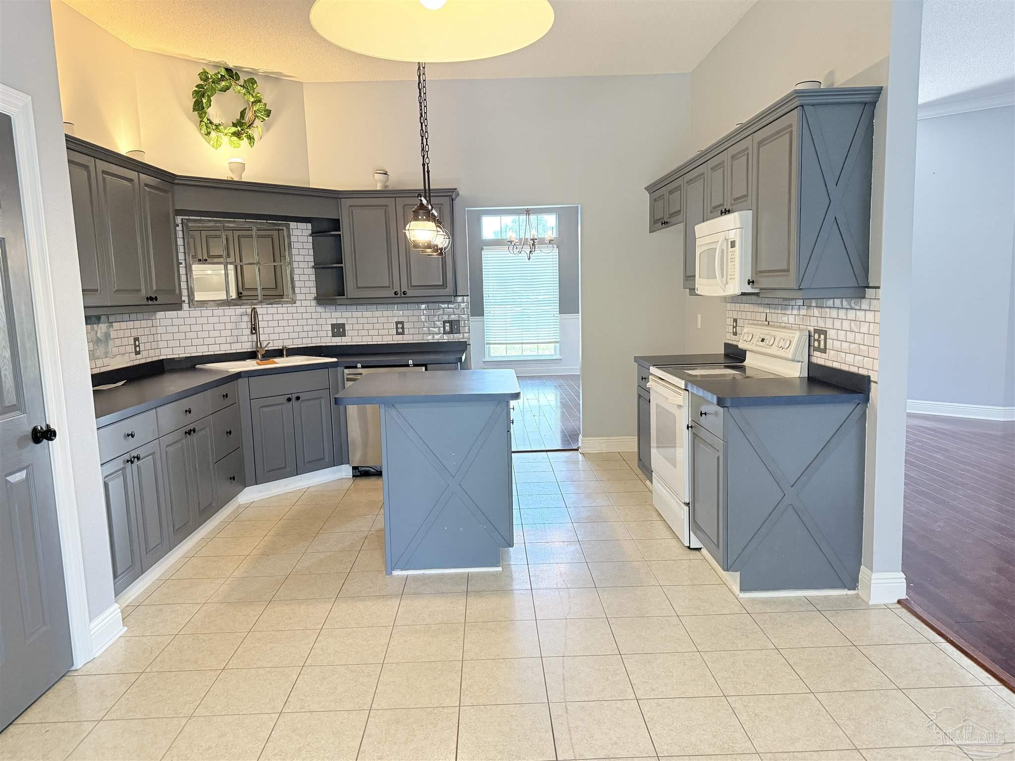 129 Belay Way Pensacola, FL 32507 - Photo 3 of 19