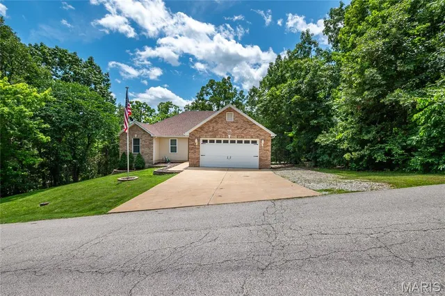 $399,900 | 6066 Peachtree Drive, Hillsboro, MO 63050