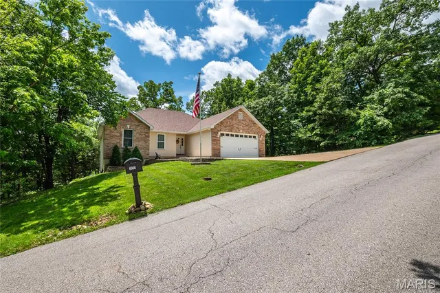 $399,900 | 6066 Peachtree Drive, Hillsboro, MO 63050