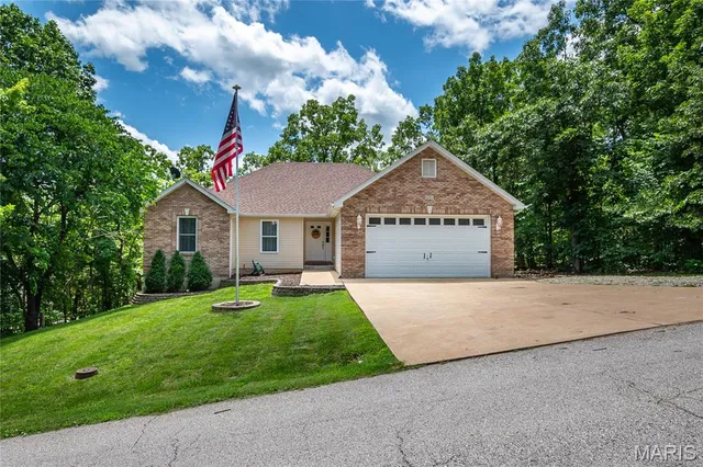 $399,900 | 6066 Peachtree Drive, Hillsboro, MO 63050