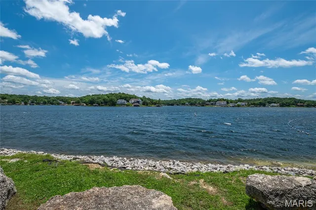 $389,900 | 6066 Peachtree Drive, Hillsboro, MO 63050