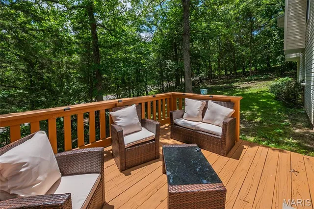 $389,900 | 6066 Peachtree Drive, Hillsboro, MO 63050