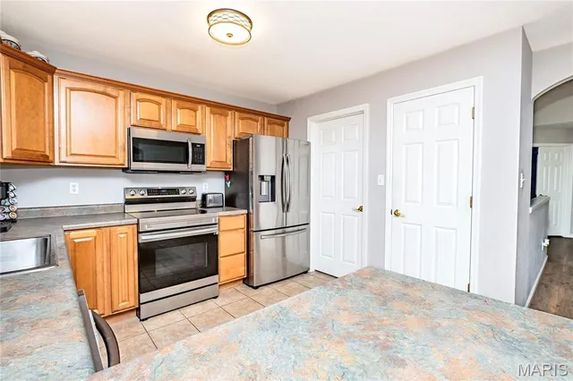 $389,900 | 6066 Peachtree Drive, Hillsboro, MO 63050