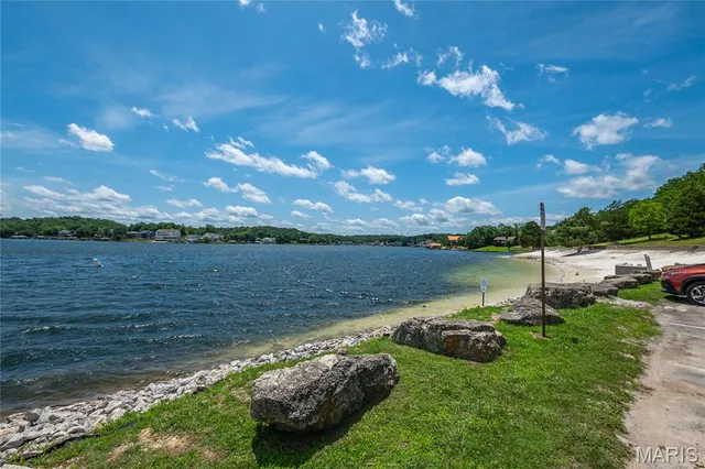 $399,900 | 6066 Peachtree Drive, Hillsboro, MO 63050