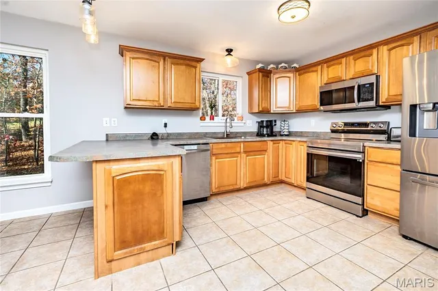 $389,900 | 6066 Peachtree Drive, Hillsboro, MO 63050