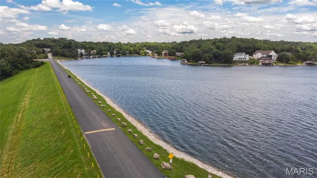 $399,900 | 6066 Peachtree Drive, Hillsboro, MO 63050