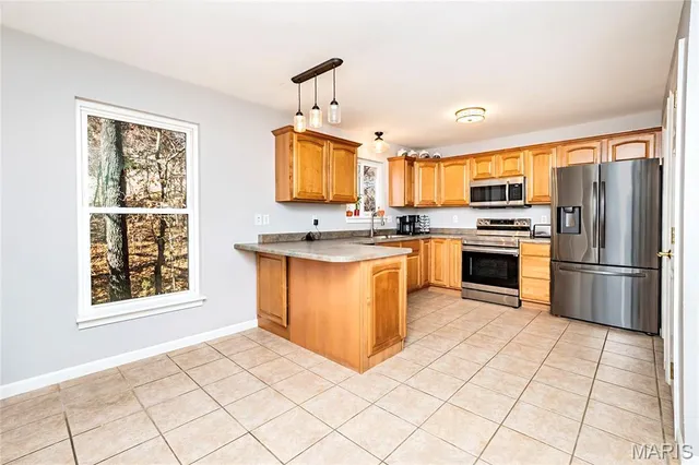 $389,900 | 6066 Peachtree Drive, Hillsboro, MO 63050