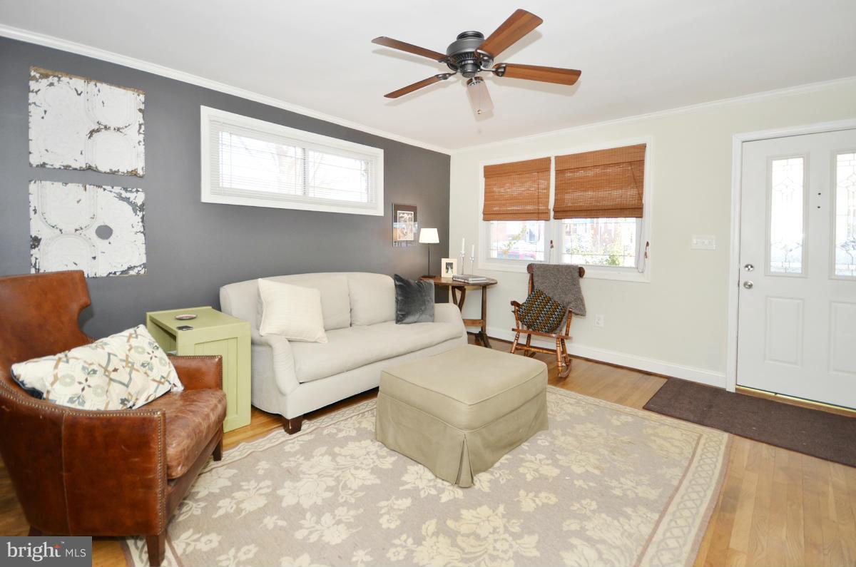 2130 Pitney Road Baltimore, MD 21234 - Photo 3 of 23 Living Room