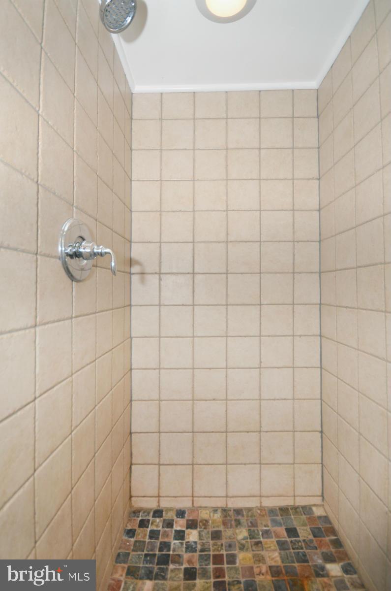 2130 Pitney Road Baltimore, MD 21234 - Photo 22 of 23 Bath