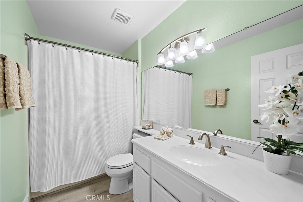 18134 Rustic Court Fountain Valley, CA 92708 - Photo 28 of 40 Upstairs hallway guest bathroom with tub/shower combo