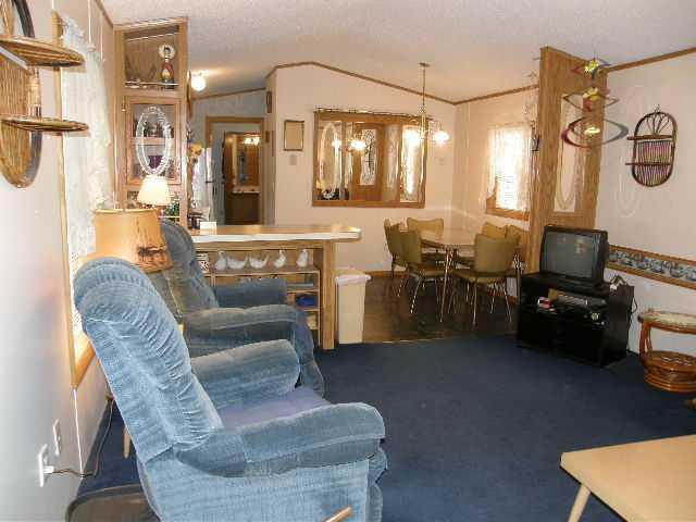 27 Cedar Street Millinocket, ME 04462 - Photo 7 of 17 Living Room.