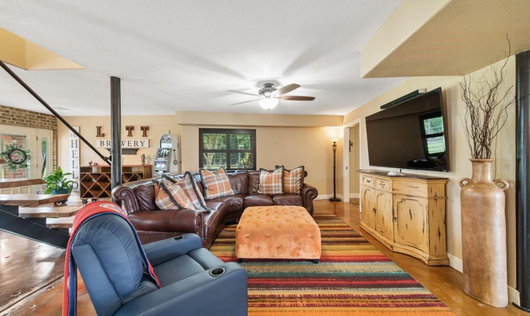 6714 Spray Lane, Unit C699A Rosharon, TX 77583 - Photo 8 of 48 1st Floor Living Room has numerous options for Large Furniture Placements. Comfortable Living Area is next to the 1st FLoor Bedroom Suite for a Guest's own realaxing TV time.