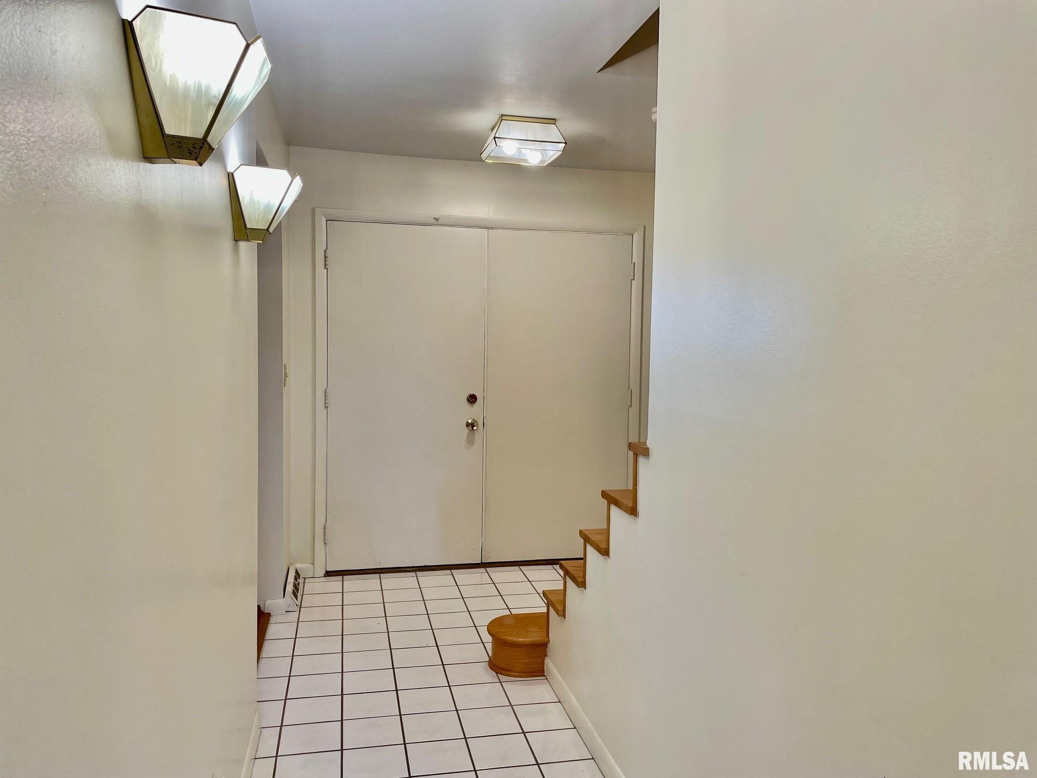 5611 Old Jacksonville Road Springfield, IL 62711 - Photo 4 of 71 Gallery Image 4