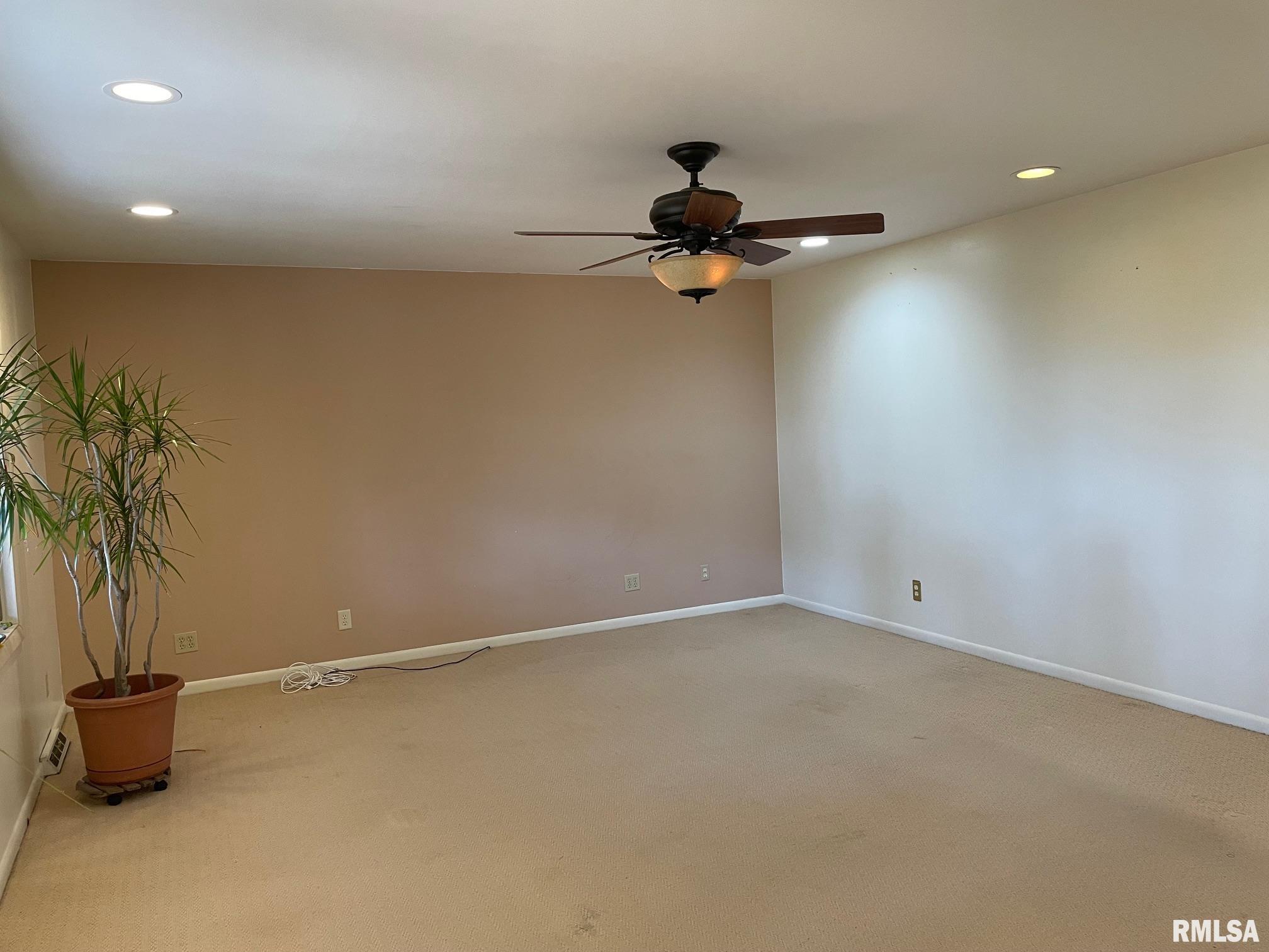 5611 Old Jacksonville Road Springfield, IL 62711 - Photo 5 of 71 Gallery Image 5