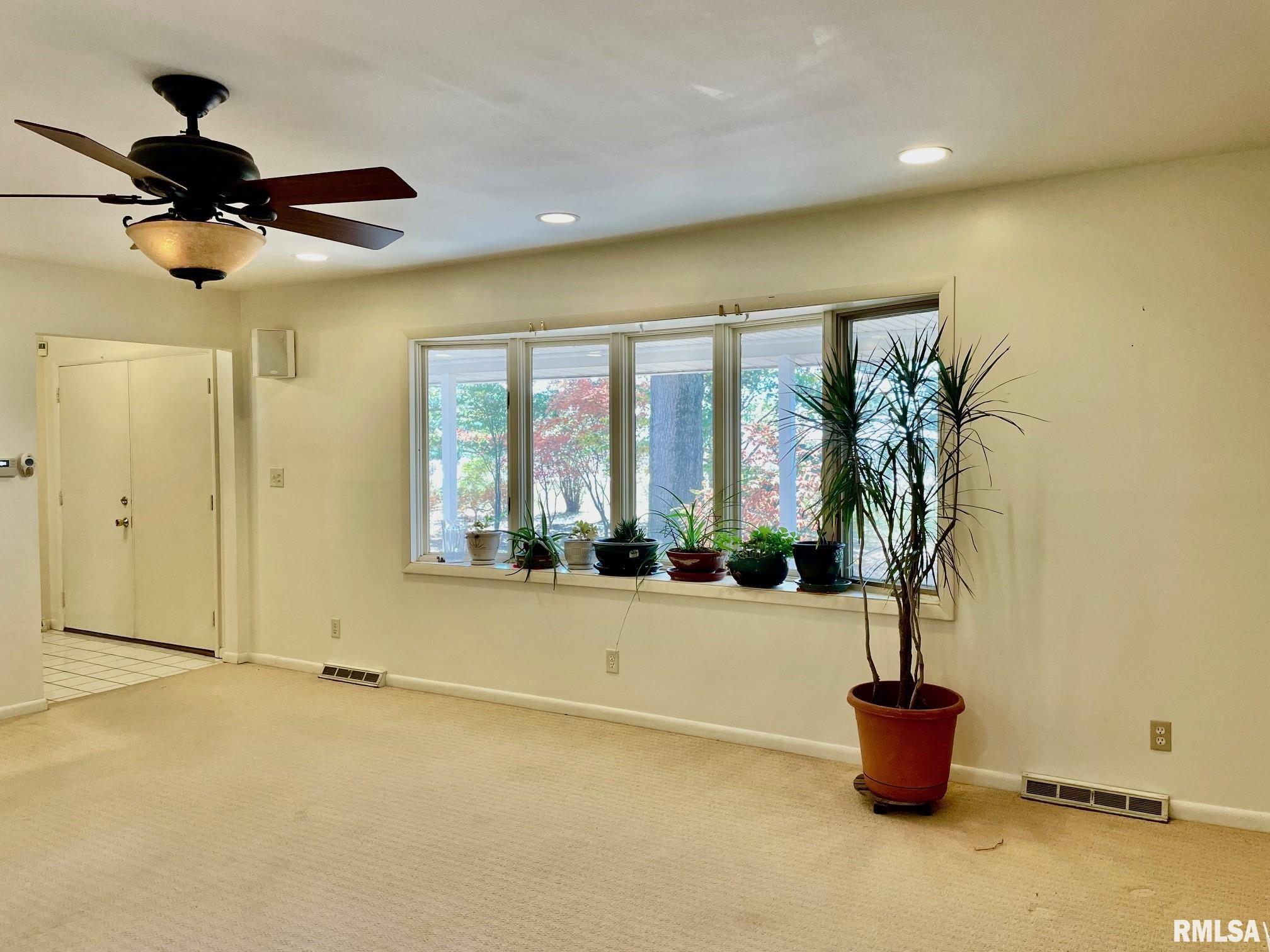5611 Old Jacksonville Road Springfield, IL 62711 - Photo 6 of 71 Gallery Image 6