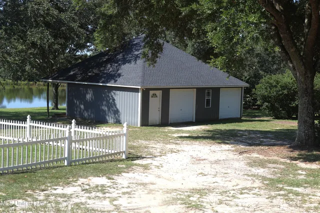 $598,500 | 24040 Robert E Lee Road, Lucedale, MS 39452