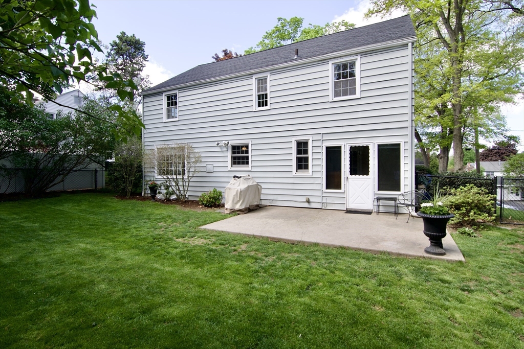 129 Chalmers Street Springfield, MA 01118 - Photo 3 of 42