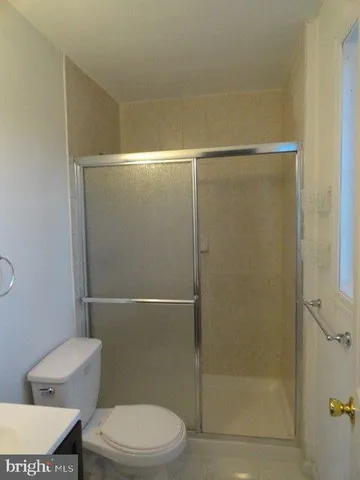 a bathroom with a toilet and a shower