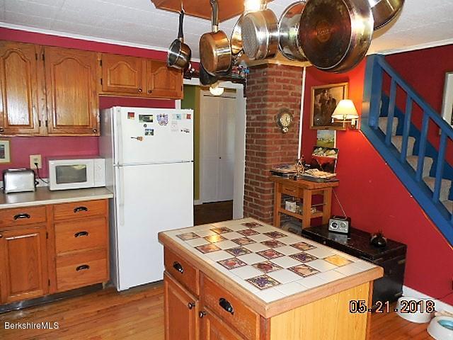 82 Golden Hill Road Lenox, MA 01242 - Photo 5 of 34 5 Kitchen 4