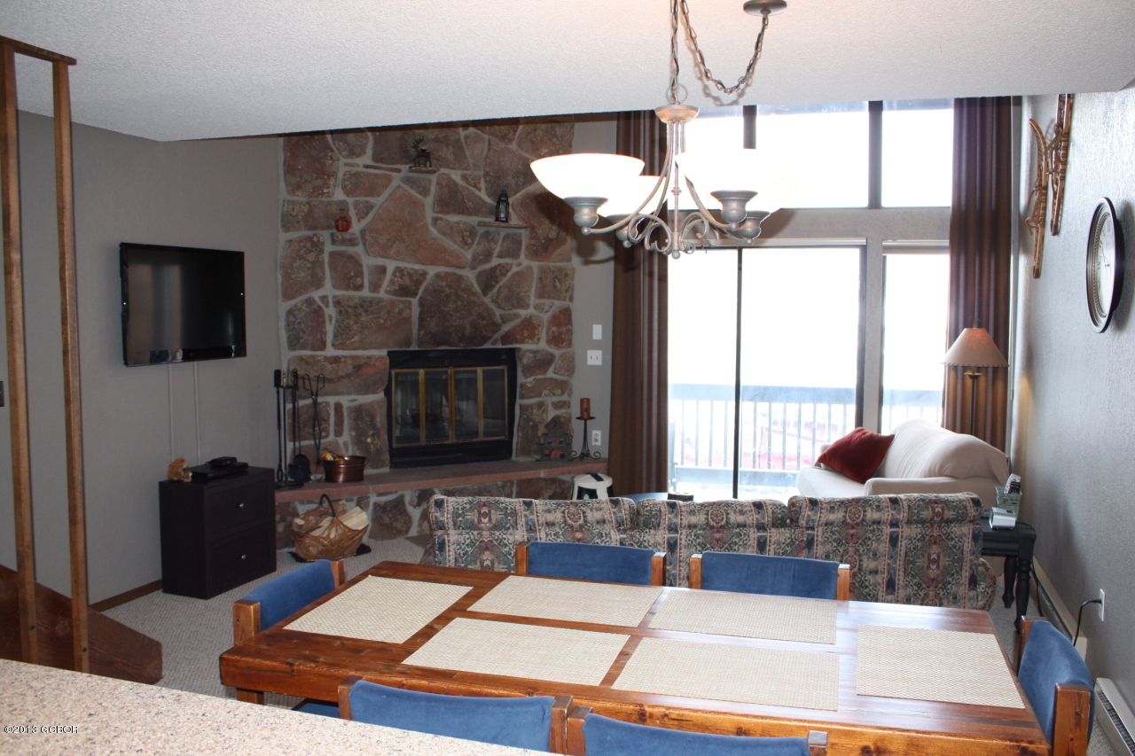 351 Co Road, Unit 335 Fraser, CO 80442 - Photo 3 of 28 Dining & Living