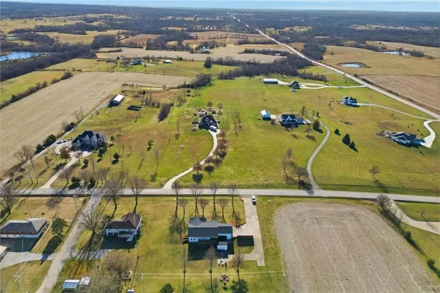 $305,000 | 29410 Northeast 184 Street, Lawson, MO 64062