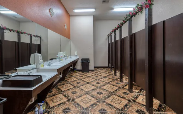 $2,500,000 | 48600 Highway 290 Business, Hempstead, TX 77445