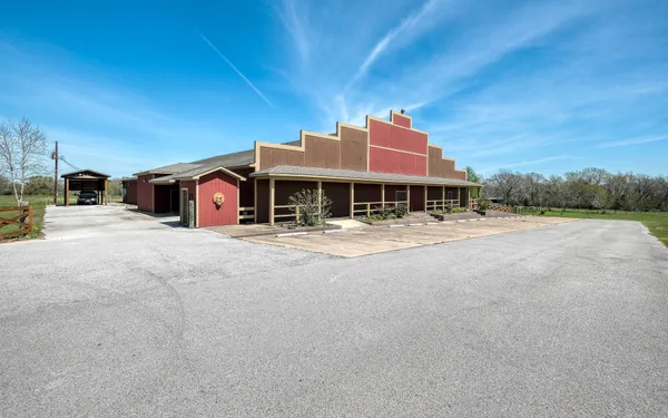 $2,500,000 | 48600 Highway 290 Business, Hempstead, TX 77445
