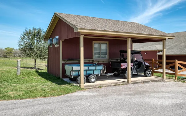 $2,500,000 | 48600 Highway 290 Business, Hempstead, TX 77445