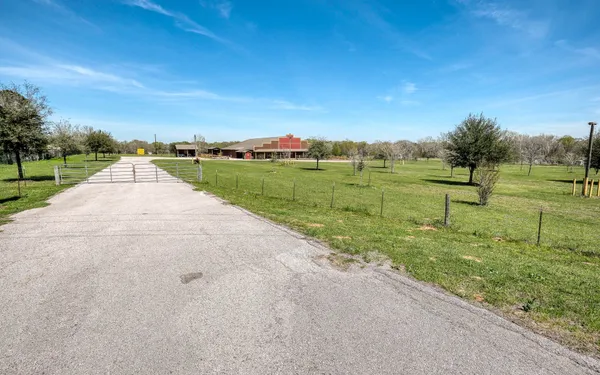 $2,500,000 | 48600 Highway 290 Business, Hempstead, TX 77445