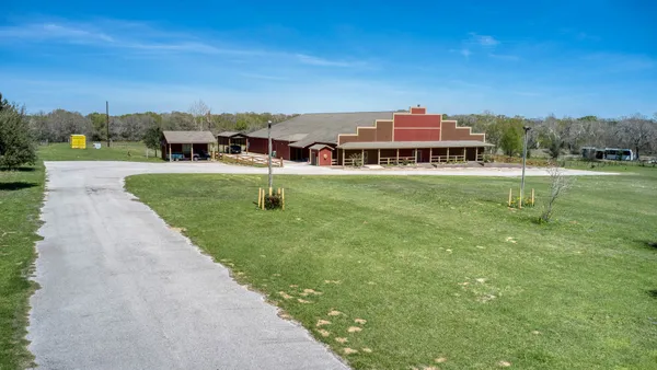 $2,500,000 | 48600 Highway 290 Business, Hempstead, TX 77445