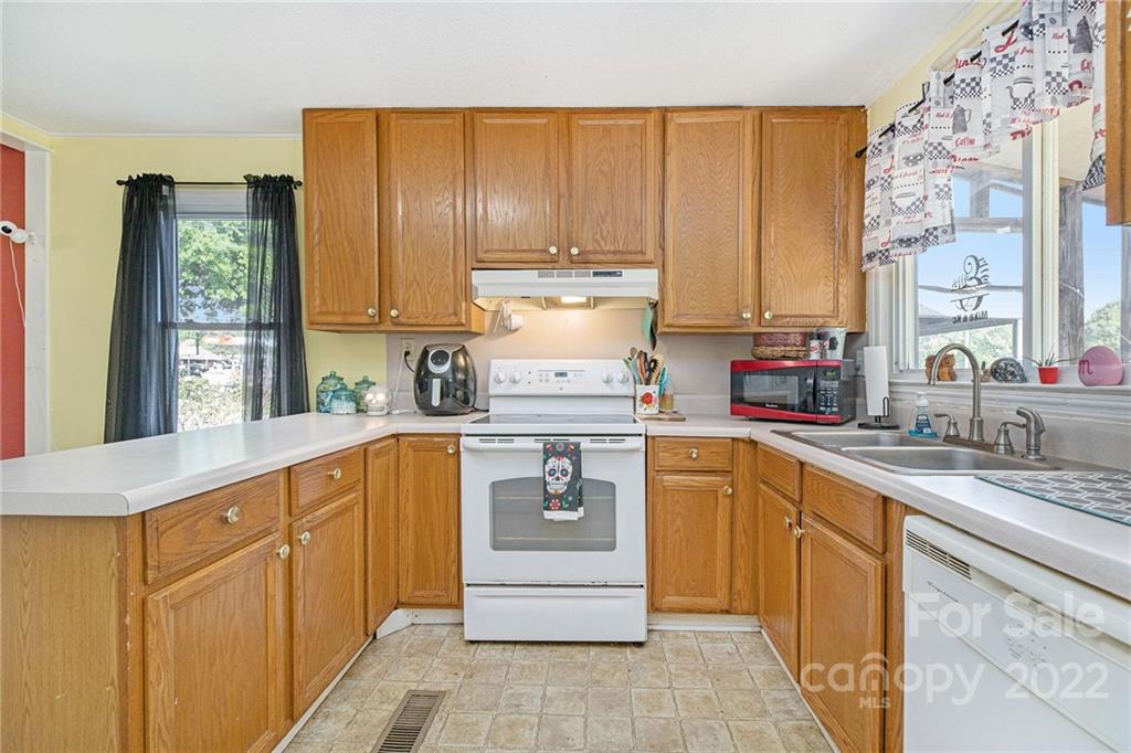 3000 Hickory Grove Road Gastonia, NC 28056 - Photo 5 of 26 Gallery Image 5