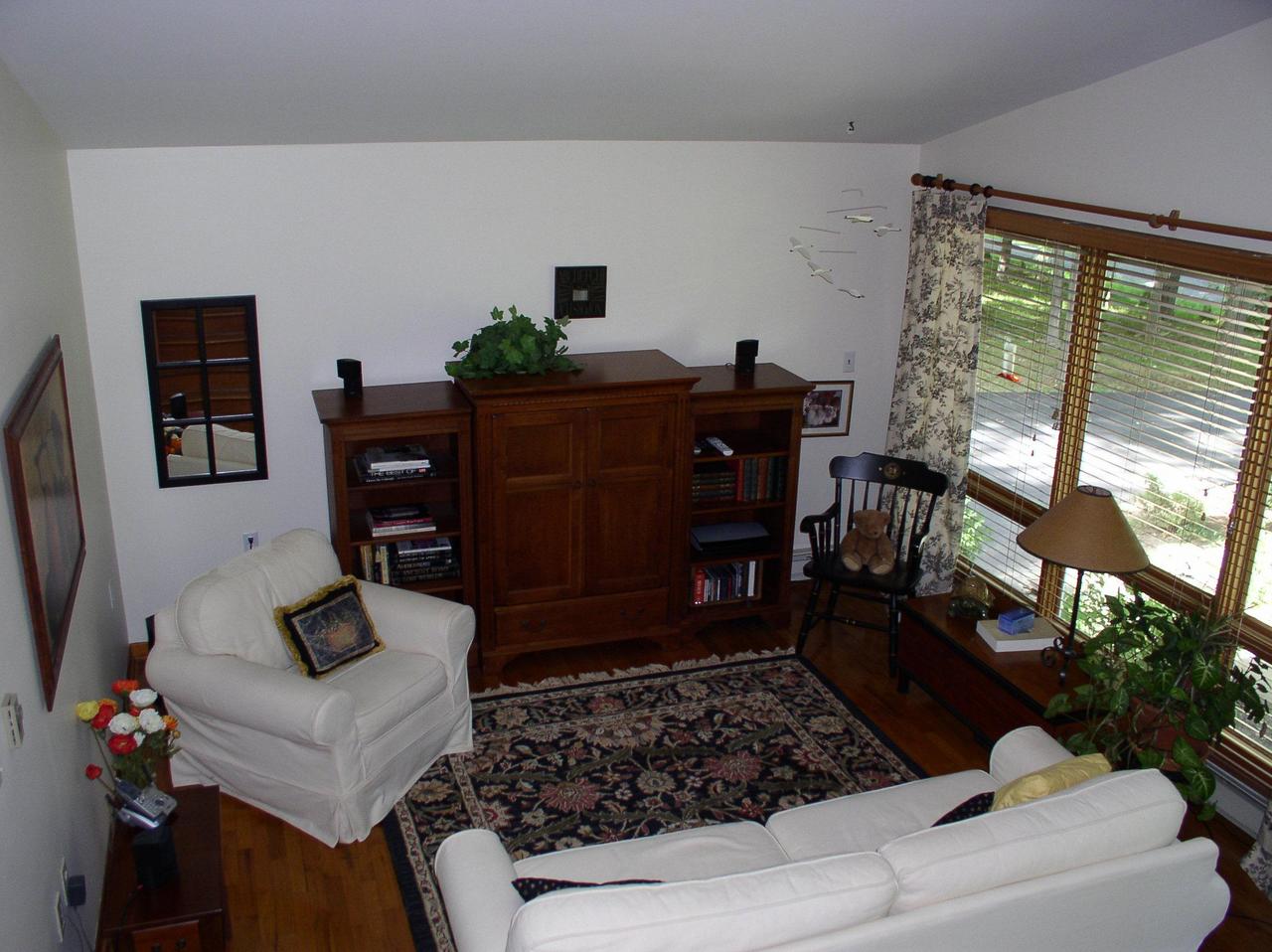 5156 Old Coach Road Stroudsburg, PA 18360 - Photo 3 of 9 Living Room