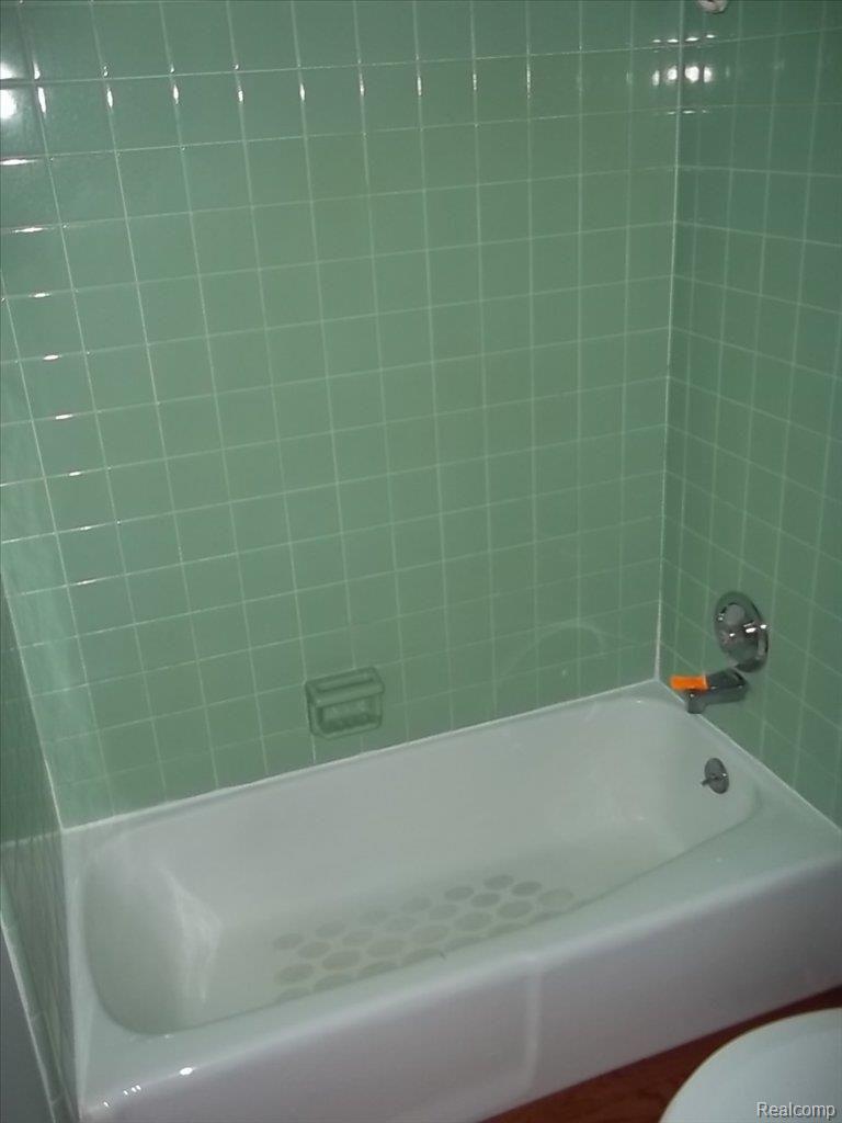 3250 Listerman Road Howell, MI 48855 - Photo 4 of 18 Bath2