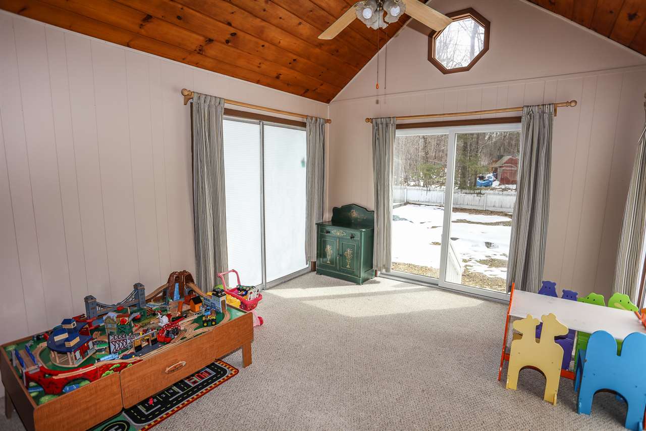 8 Floyd Road Derry, NH 03038 - Photo 9 of 33