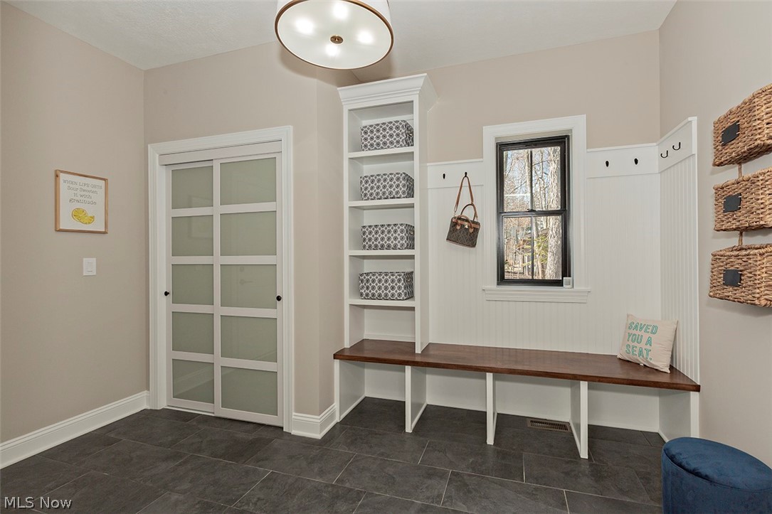 28449 South Woodland Road Cleveland, OH 44124 - Photo 18 of 34