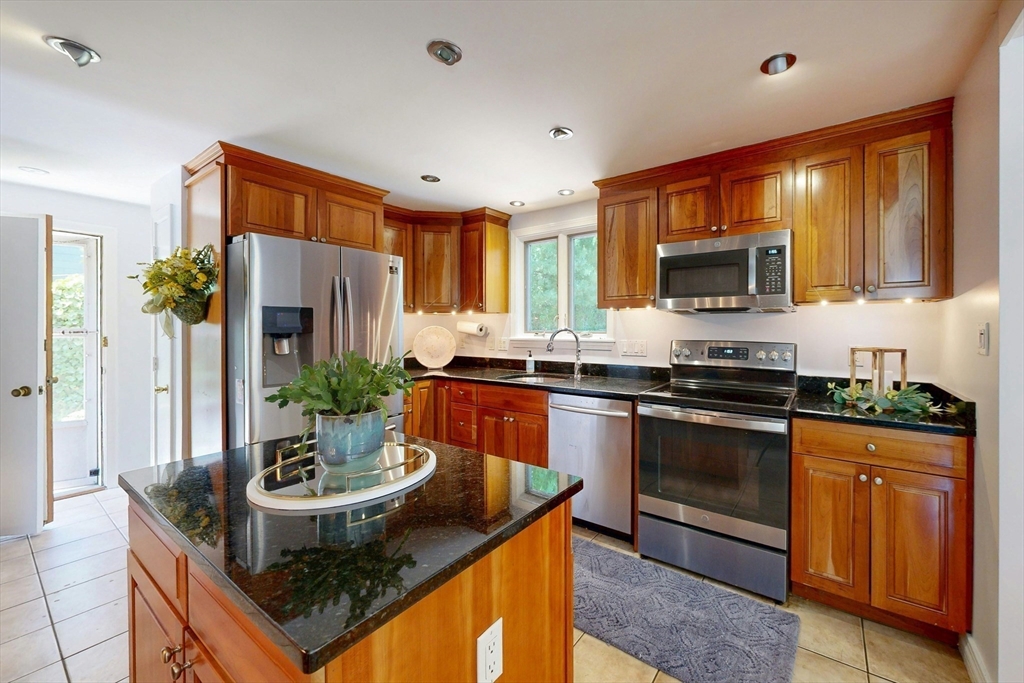 29 Buckingham Road Milton, MA 02186 - Photo 20 of 28