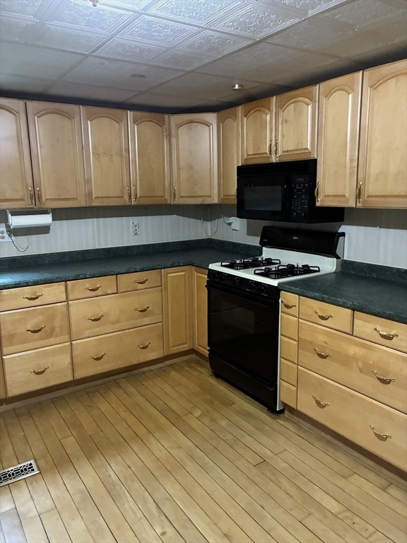8 Benjamin Road Shirley, MA 01464 - Photo 4 of 28