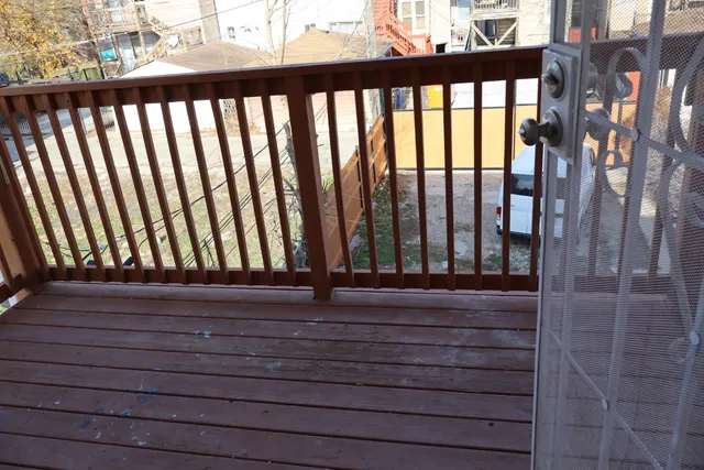 $2,000 | 4120 West Gladys Avenue, Unit 2, Chicago, IL 60624