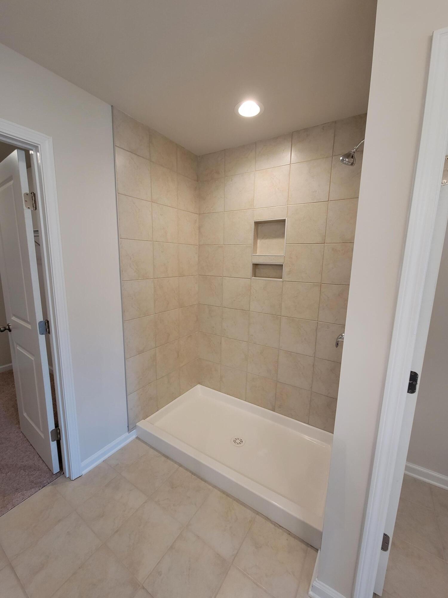 4933 Warrior Drive Salem, VA 24153 - Photo 6 of 11 a bathroom with a bathtub