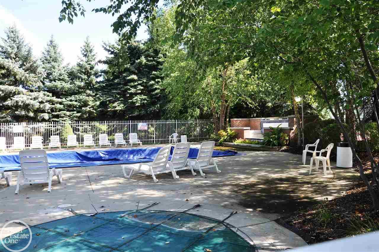 1552 Porter Circle Rochester, MI 48307 - Photo 20 of 21 Clubhouse Pool