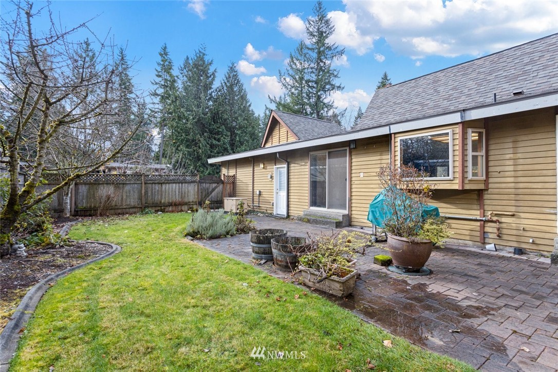 16418 Southeast 145th Street Renton, WA 98059 - Photo 25 of 25 a view of a backyard with sitting area