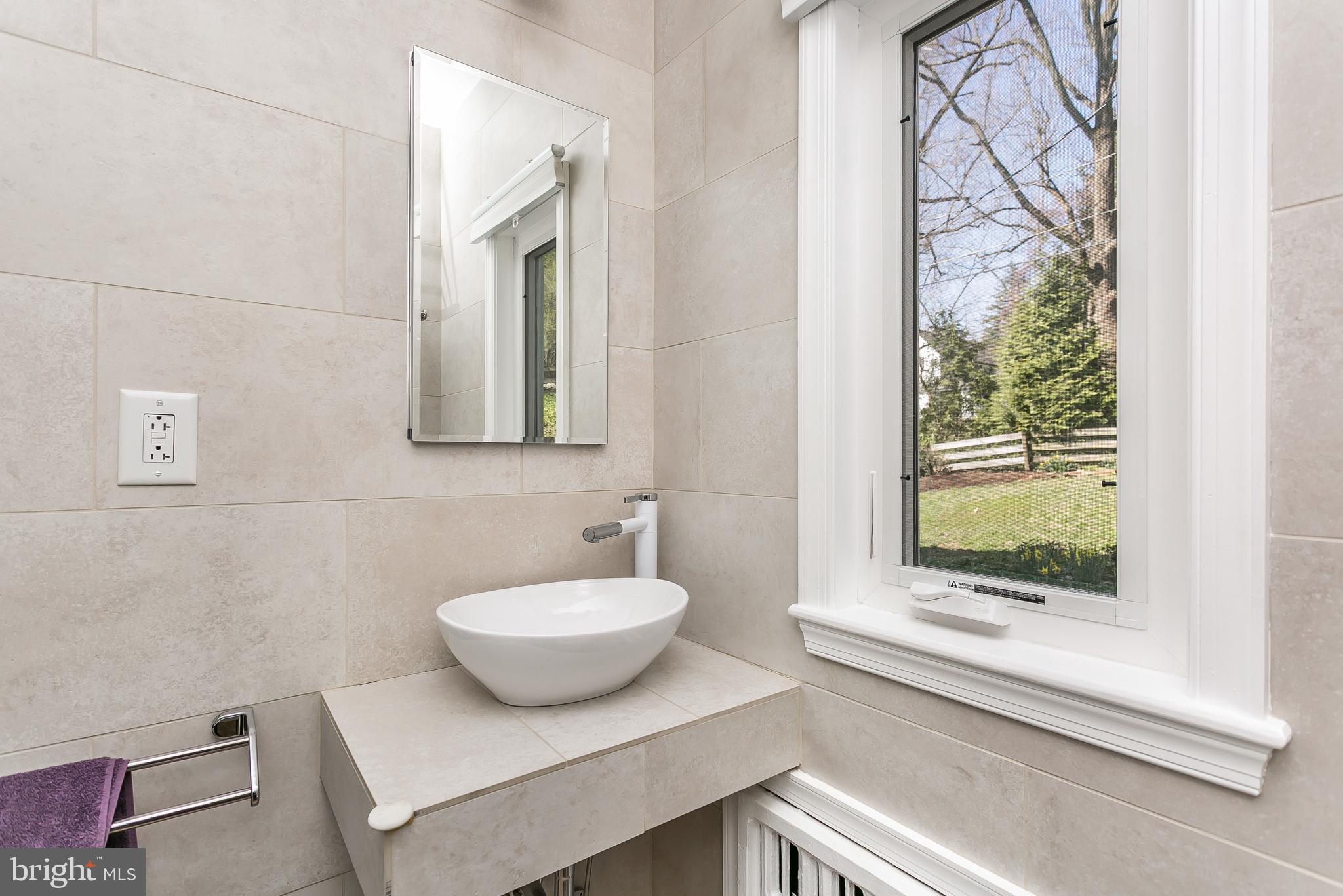 7817 Overbrook Road Ruxton, MD 21204 - Photo 14 of 37 Elegant floor to ceiling tile!