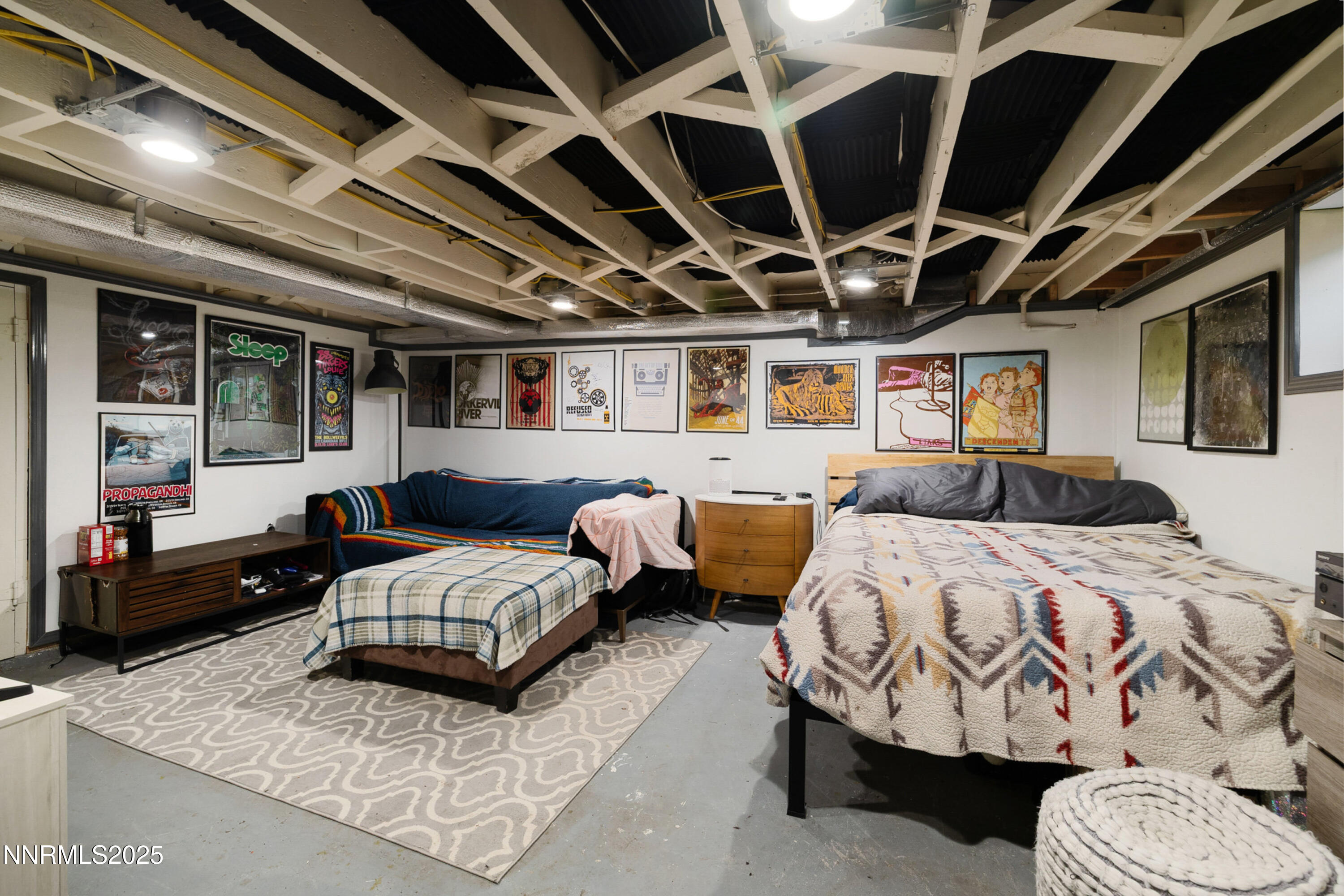 948 Washington Street Reno, NV 89503 - Photo 18 of 29 a spacious bedroom with two beds and a couch