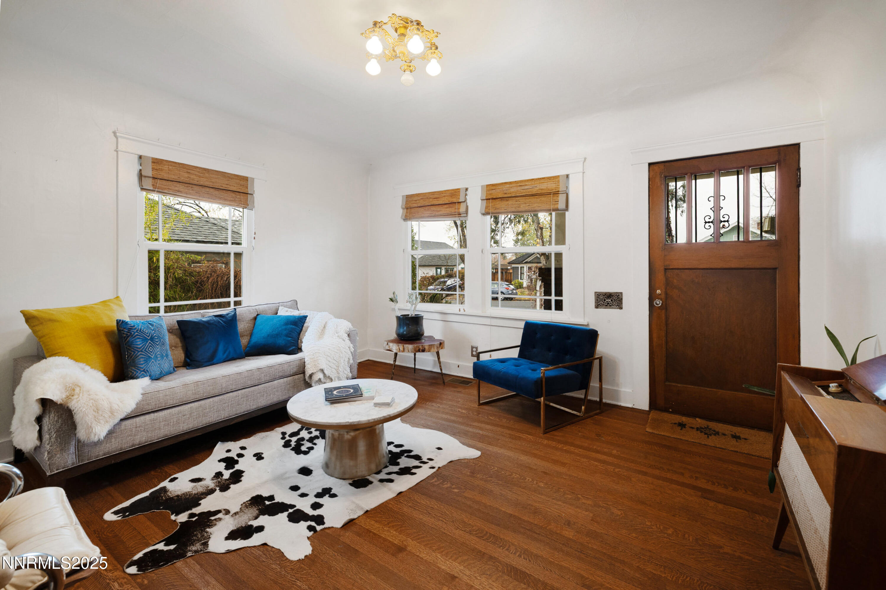 948 Washington Street Reno, NV 89503 - Photo 2 of 29 a living room with furniture and wooden floor