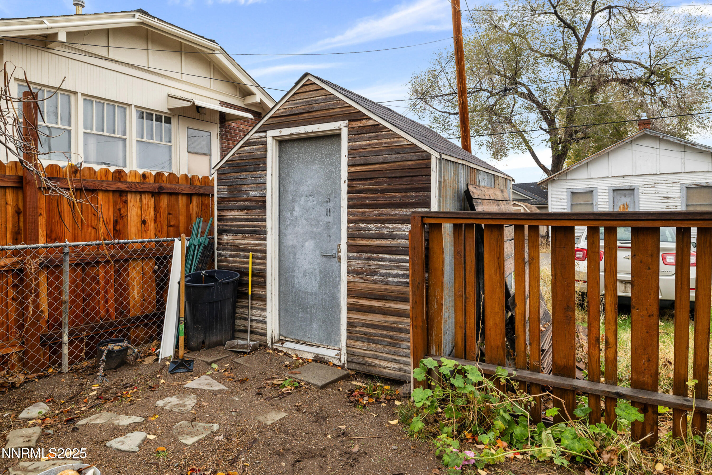 948 Washington Street Reno, NV 89503 - Photo 27 of 29 a view of a house with wooden fence